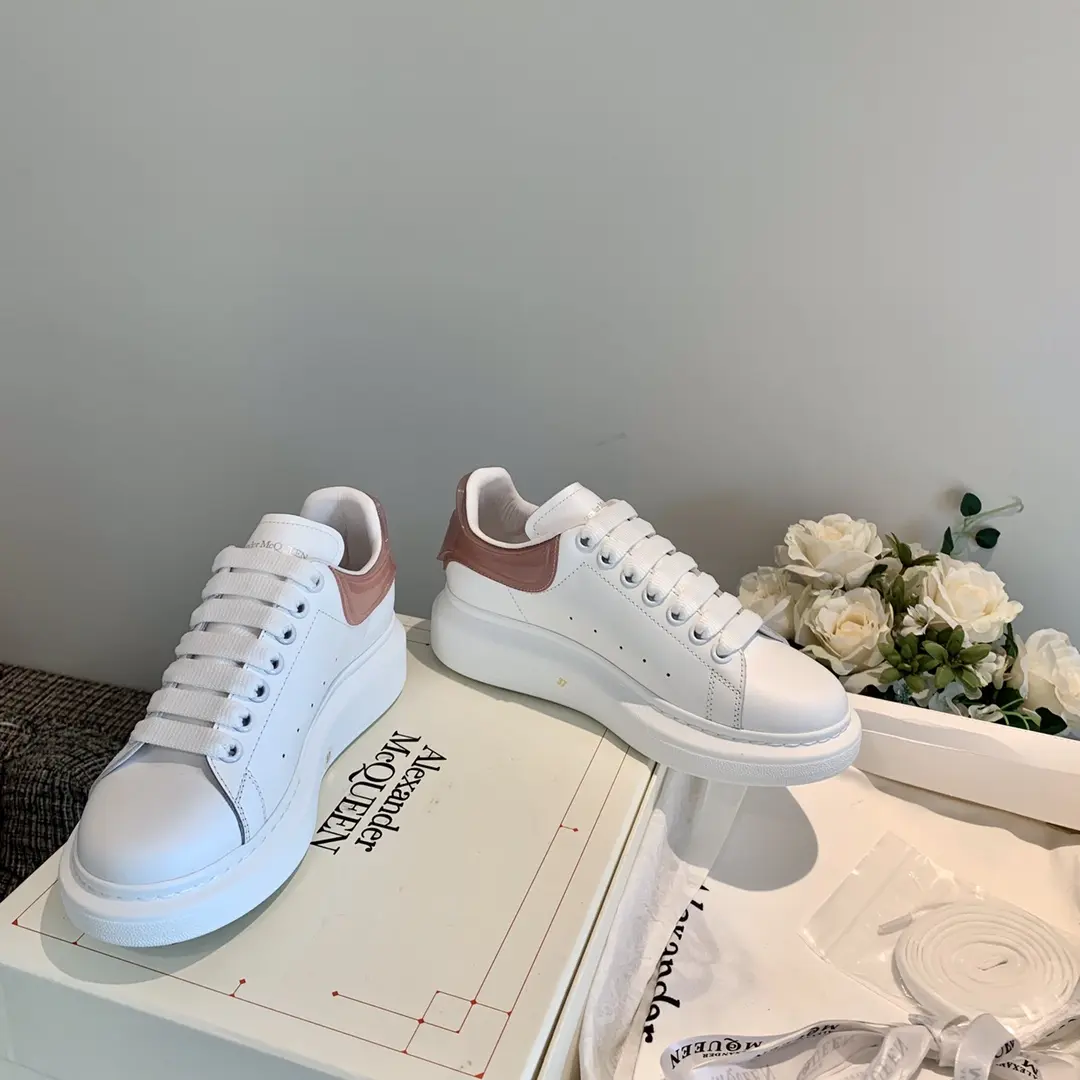 Alexander McQueen Little white shoes in White