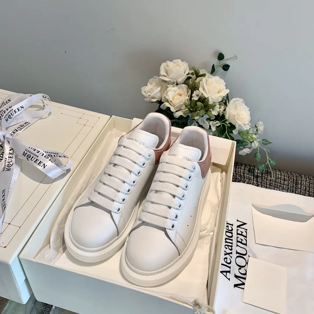 Alexander McQueen Little white shoes in White