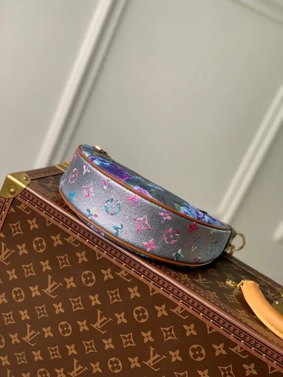 Louis Vuitton 2022 new sling bag