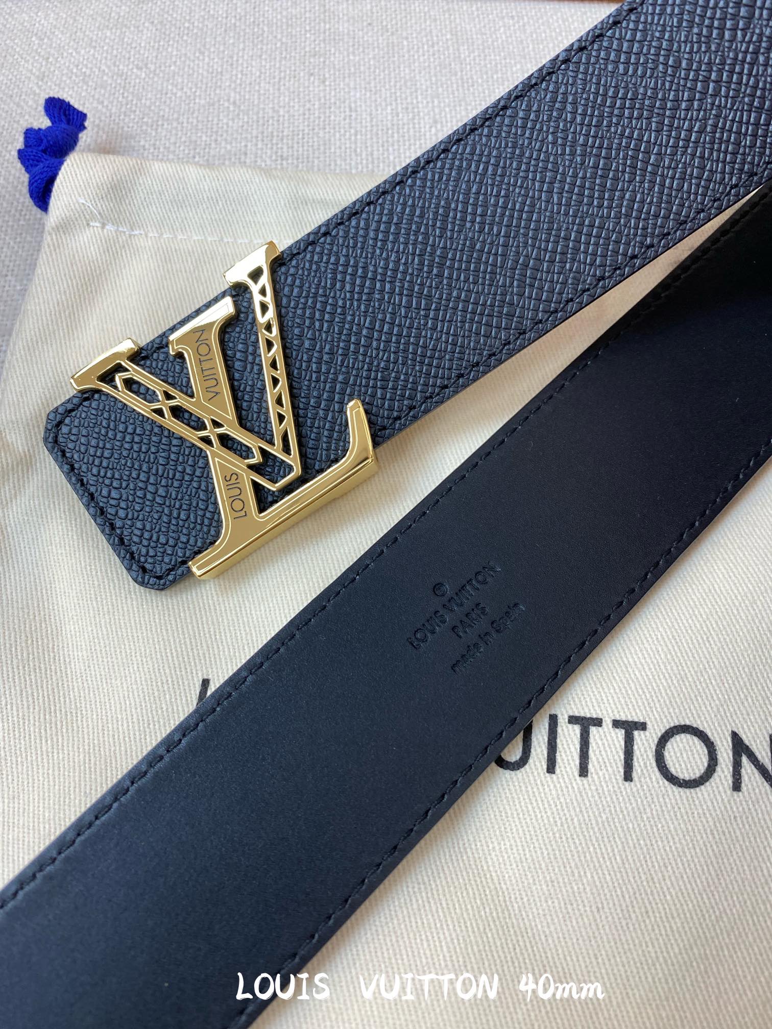 Louis Vuitton Belt in Black