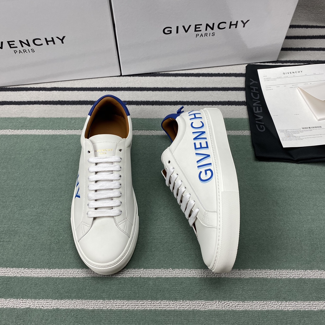 Givenchy Sneaker in matte leather