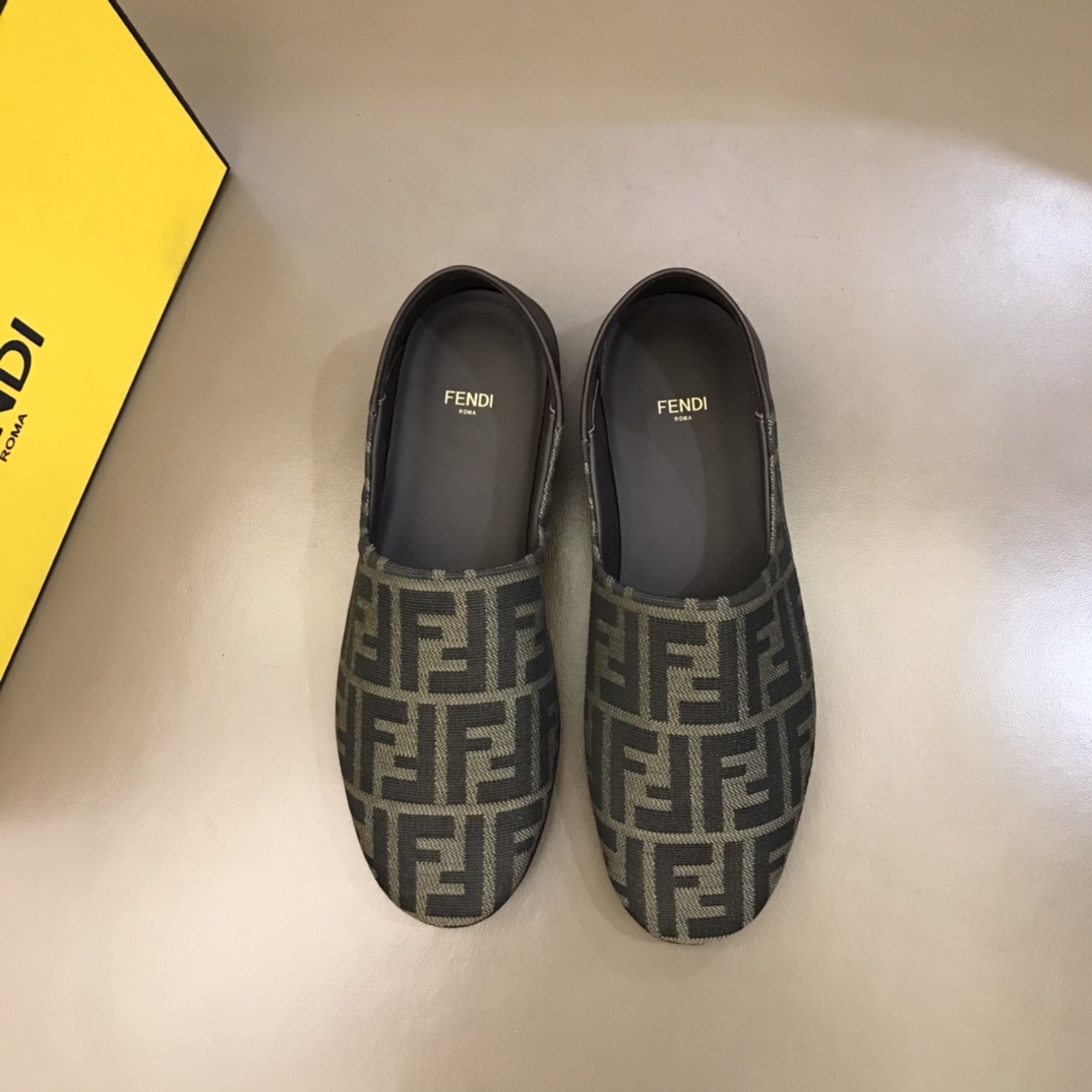 Fendi Slipper Brown fabric in Brown