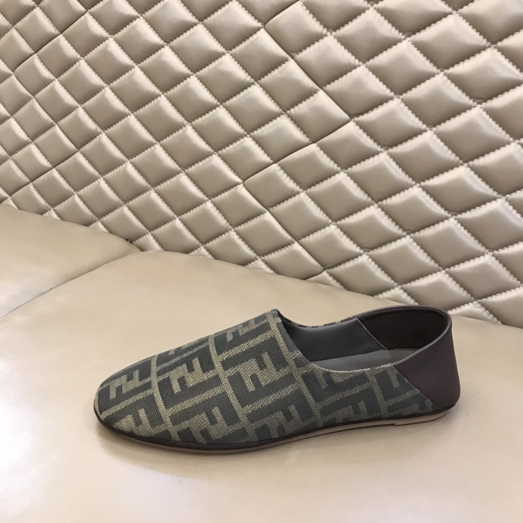 Fendi Slipper Brown fabric in Brown