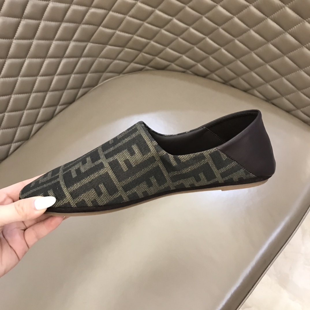 Fendi Slipper Brown fabric in Brown