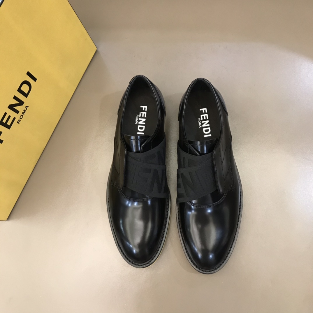 Fendi Dress Shoe leather loafers in Black