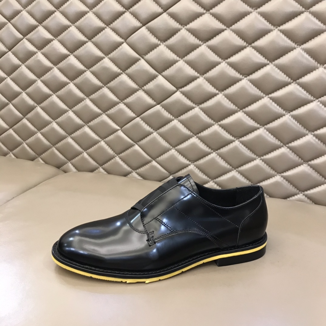 Fendi Dress Shoe leather loafers in Black