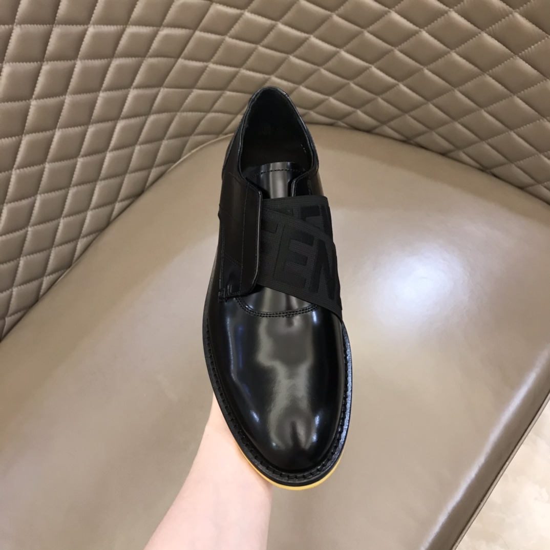 Fendi Dress Shoe leather loafers in Black