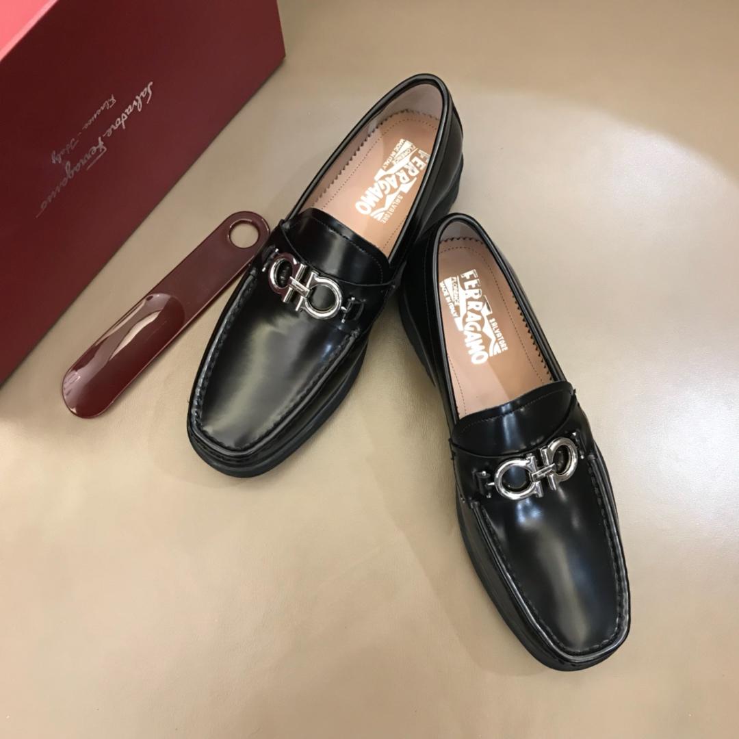 Salvatore Ferragamo Black Bright leather Fashion Perfect Quality Loafers With Sliver Buckle MS02996