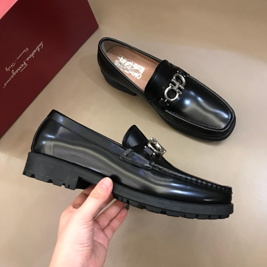 Salvatore Ferragamo Black Bright leather Fashion Perfect Quality Loafers With Sliver Buckle MS02996