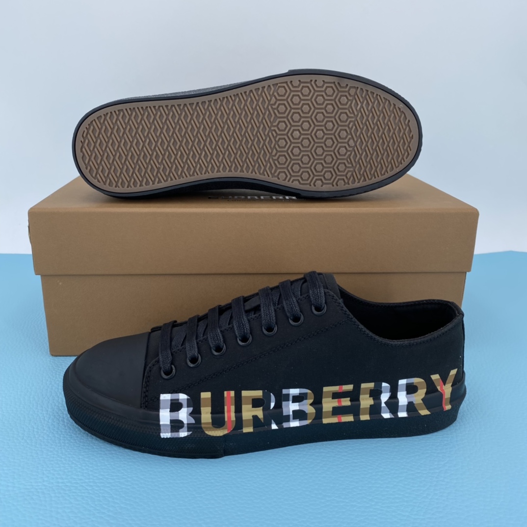 BurBerry Sneaker in Black