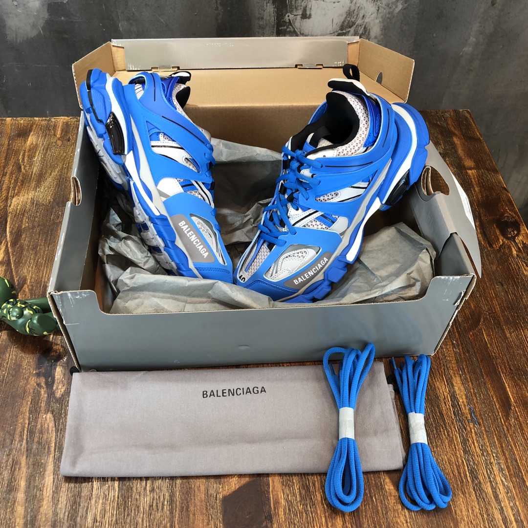 Balenciaga Triple S retro Clunky Sneakers in Blue