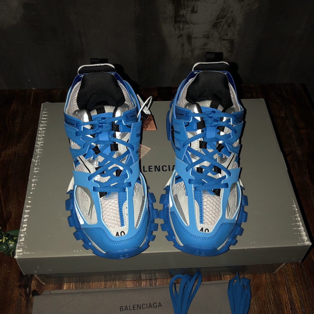 Balenciaga Triple S retro Clunky Sneakers in Blue