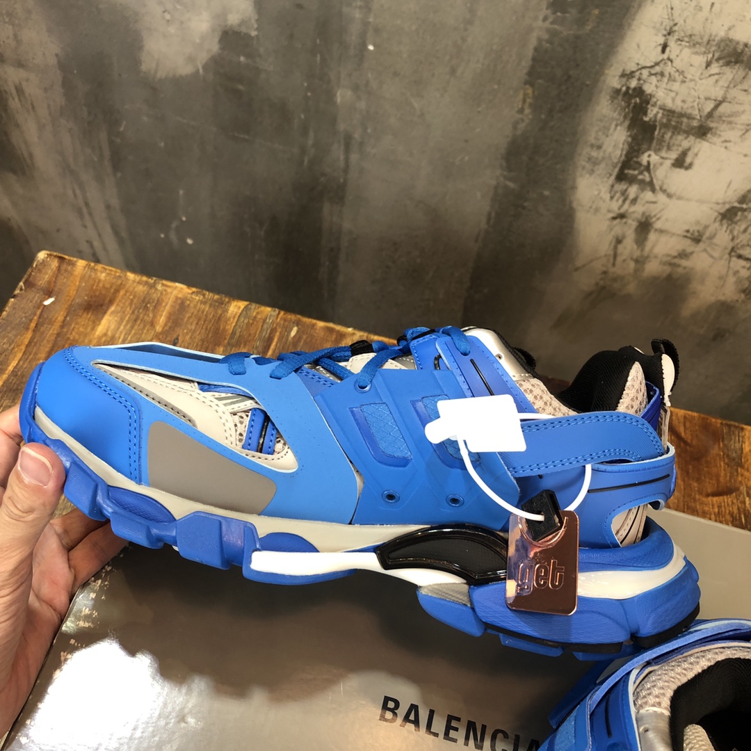 Balenciaga Triple S retro Clunky Sneakers in Blue