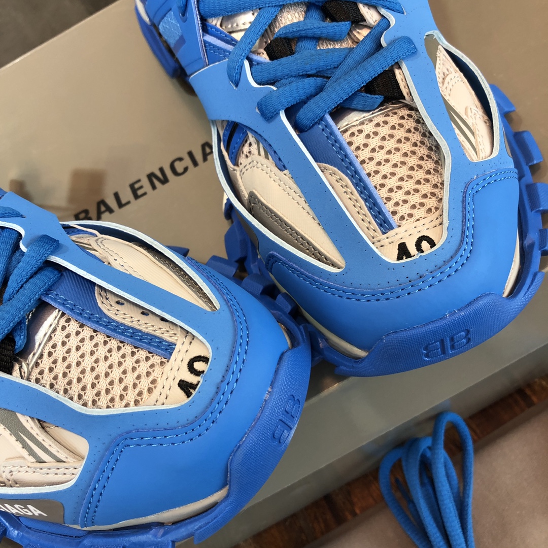 Balenciaga Triple S retro Clunky Sneakers in Blue