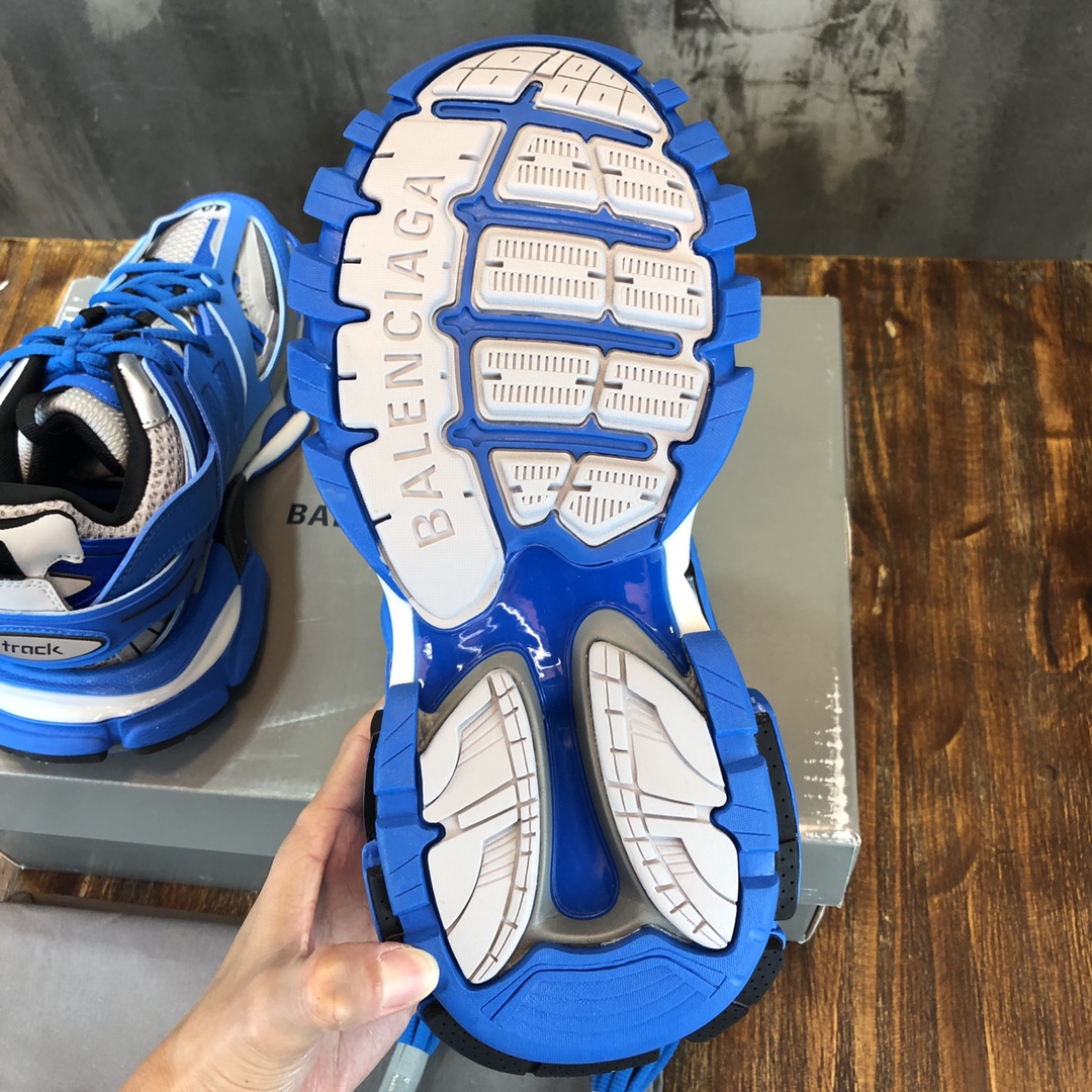 Balenciaga Triple S retro Clunky Sneakers in Blue