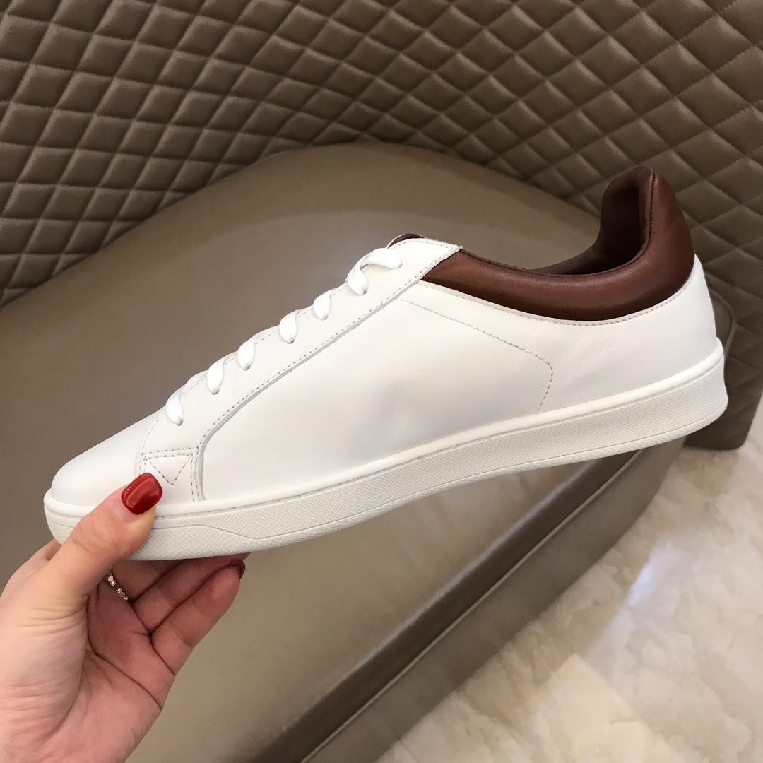 lv Perfect Quality Sneakers White and brown trim and white sole MS02842