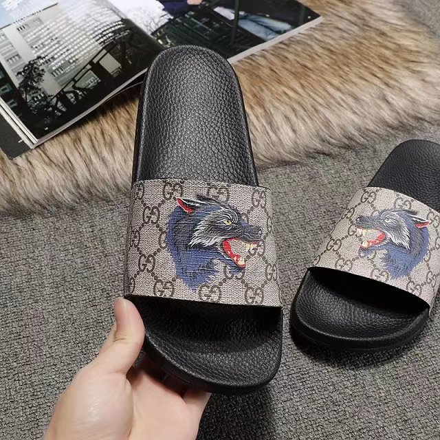 Gucci GG Supreme slide with wolf OF_096E8B3FC468