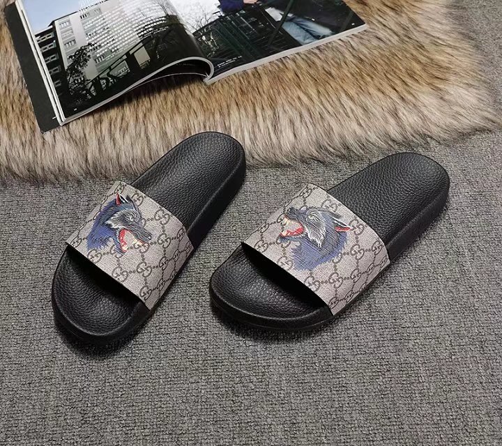 Gucci GG Supreme slide with wolf OF_096E8B3FC468