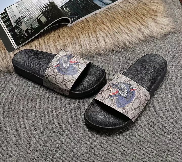 Gucci GG Supreme slide with wolf OF_096E8B3FC468