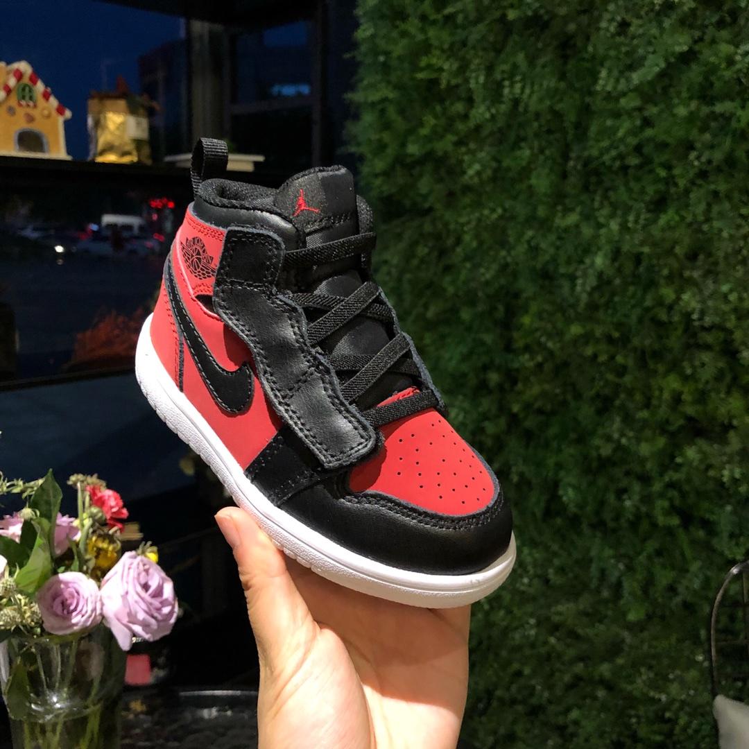 Air Jordan 1 Mid Perfect Quality Sneaker BS01013