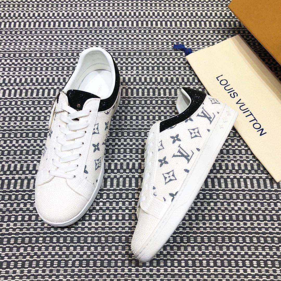 Louis Vuitton High Quality Sneakers White and masonry Monogram embellishment with white sole MS021101