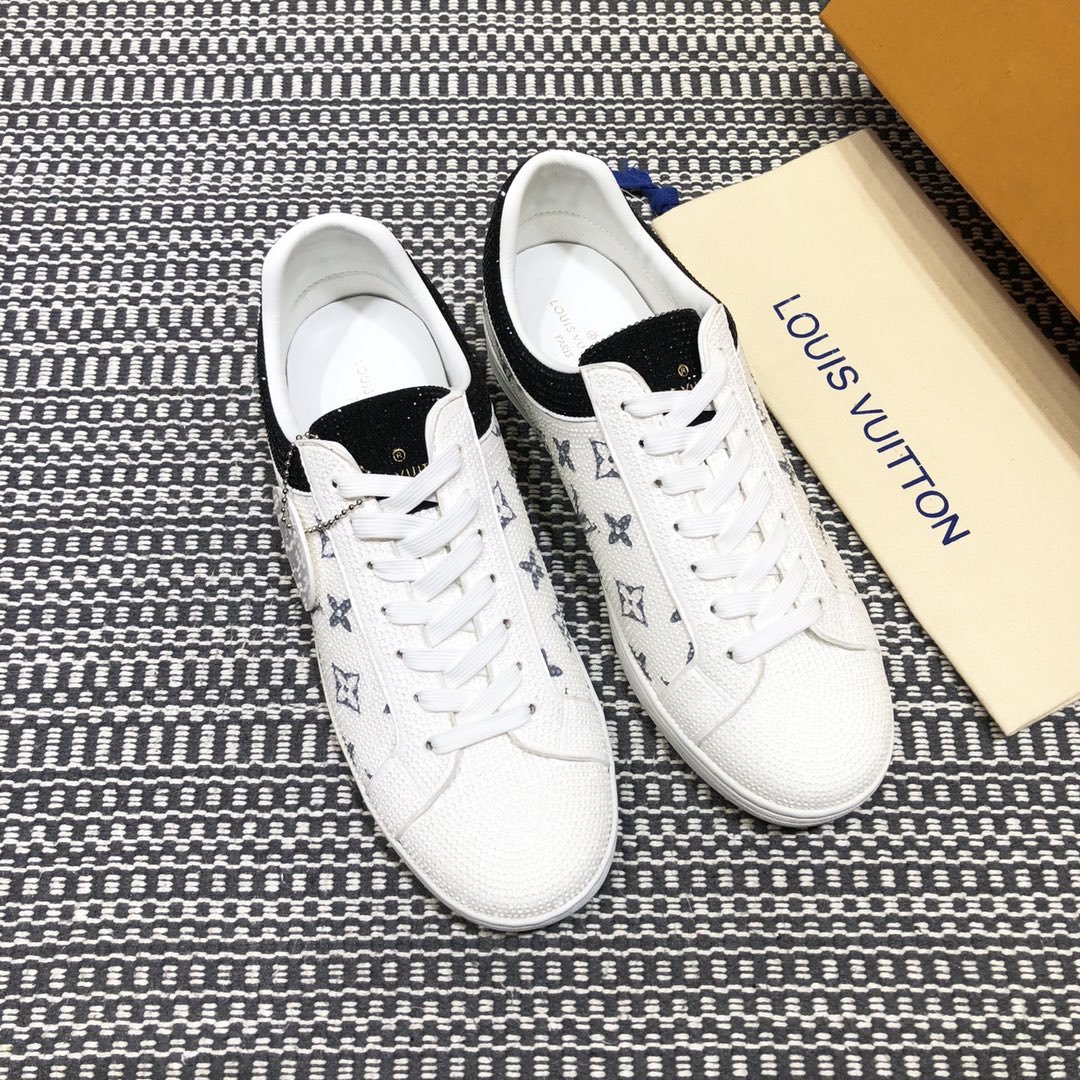 Louis Vuitton High Quality Sneakers White and masonry Monogram embellishment with white sole MS021101