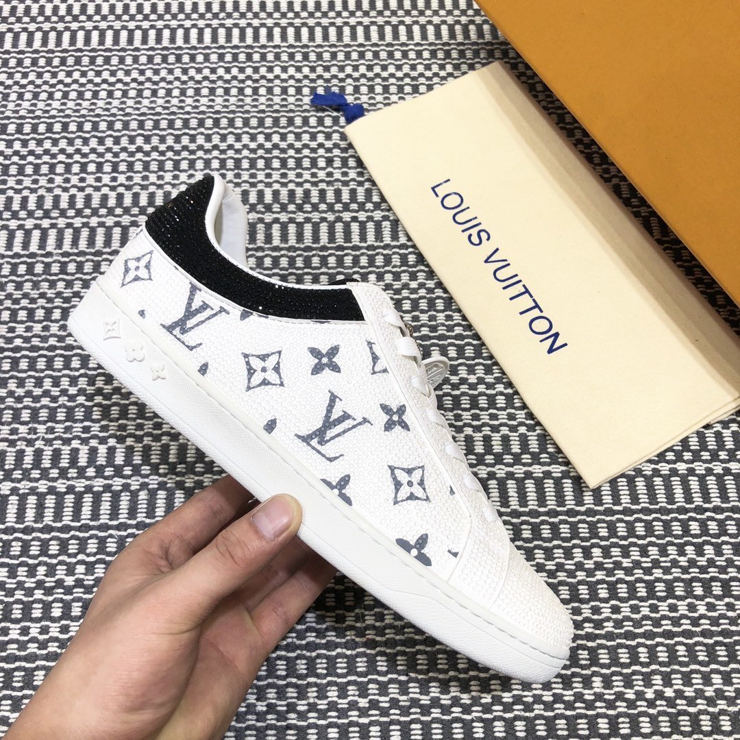 Louis Vuitton High Quality Sneakers White and masonry Monogram embellishment with white sole MS021101