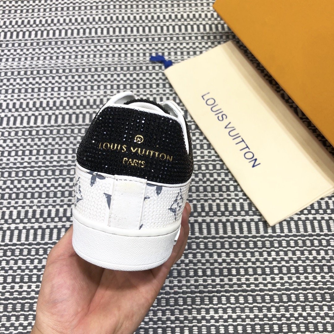 Louis Vuitton High Quality Sneakers White and masonry Monogram embellishment with white sole MS021101