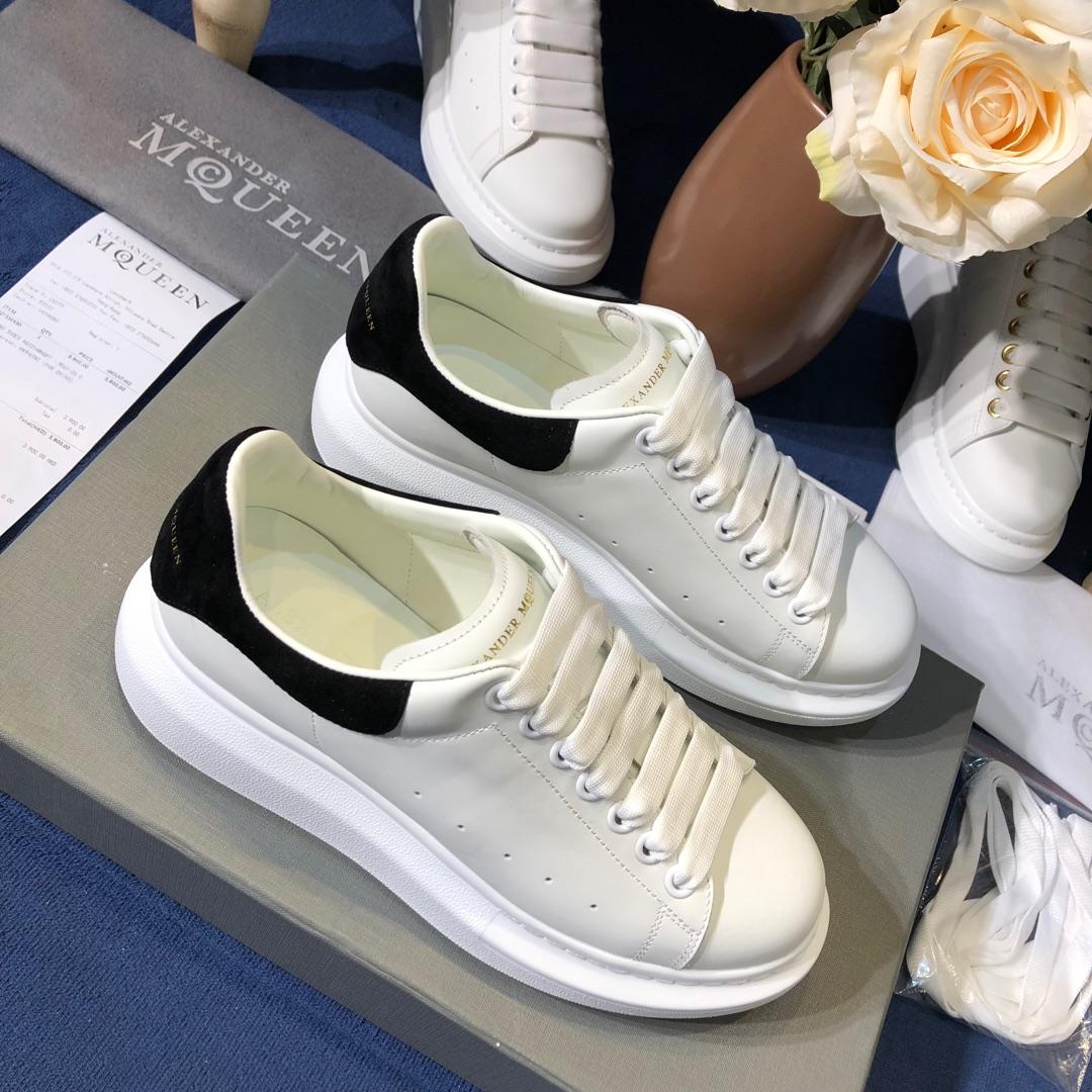 Alexander McQueen Fahion Sneaker White and black suede heel MS100095