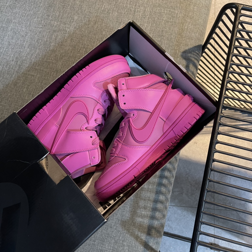 Nike Sneaker Dunk High AMBUSH in Pink