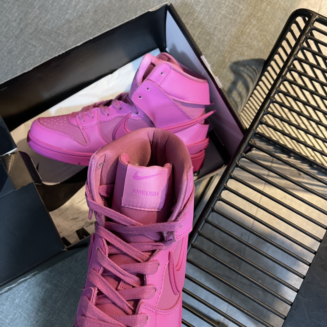 Nike Sneaker Dunk High AMBUSH in Pink