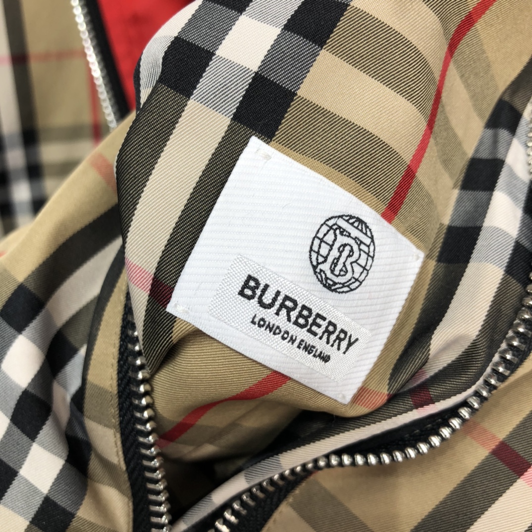 Burberry Jacket Reversible in Brown with Red