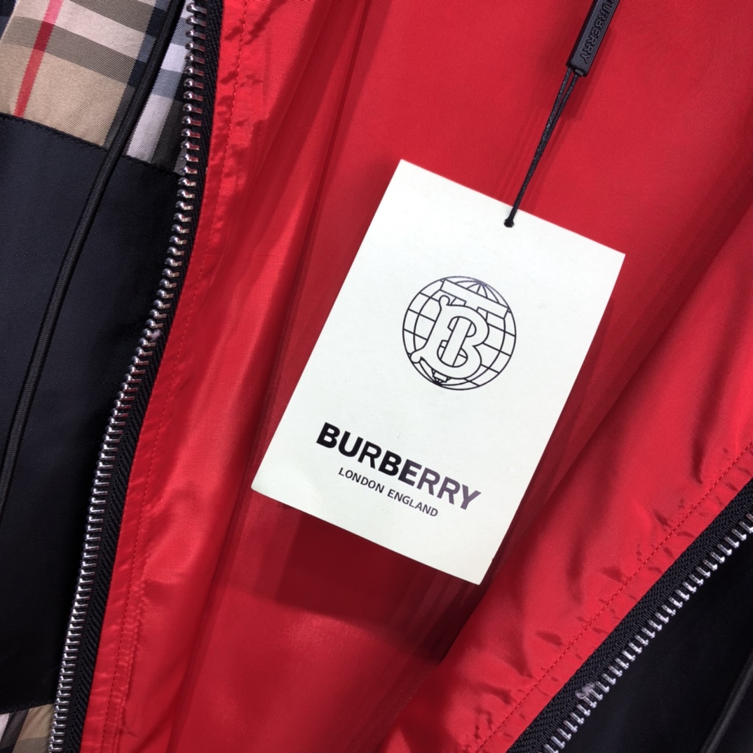 Burberry Jacket Reversible in Brown with Red