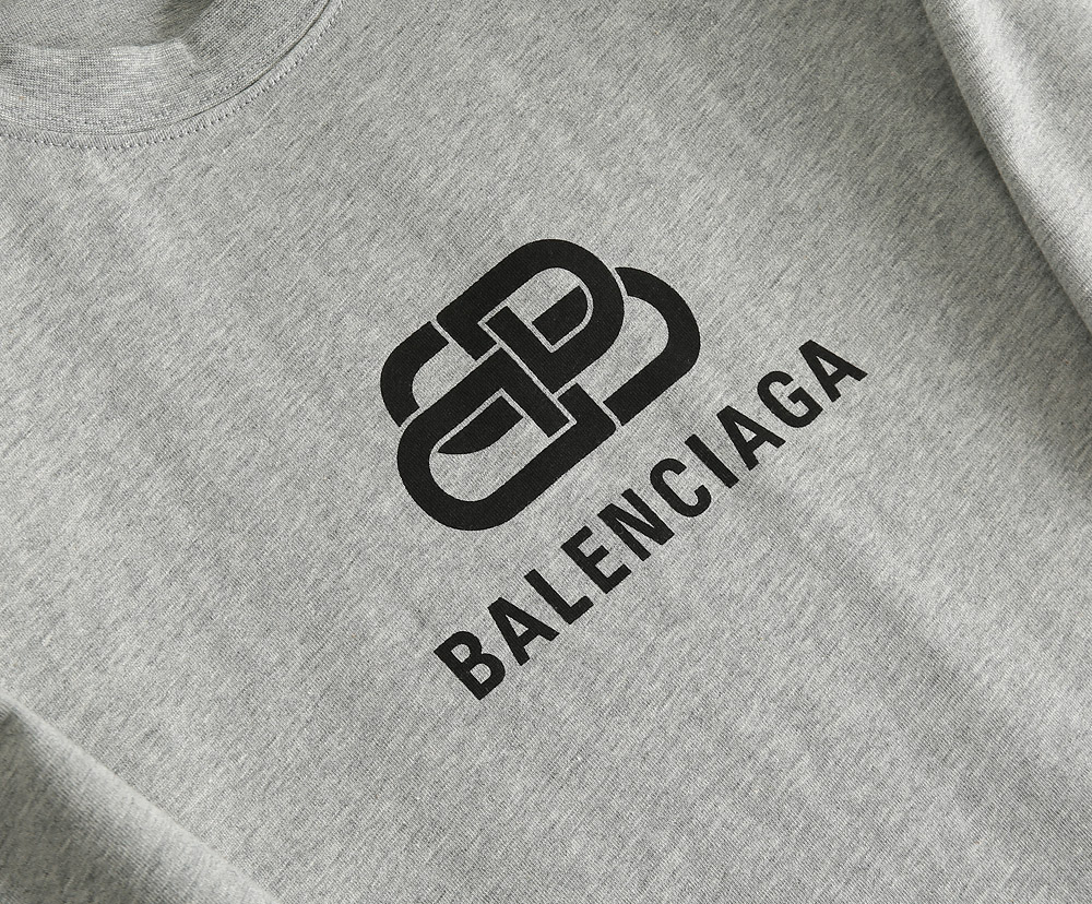 Balenciaga T-Shirt BB Chest in Cream