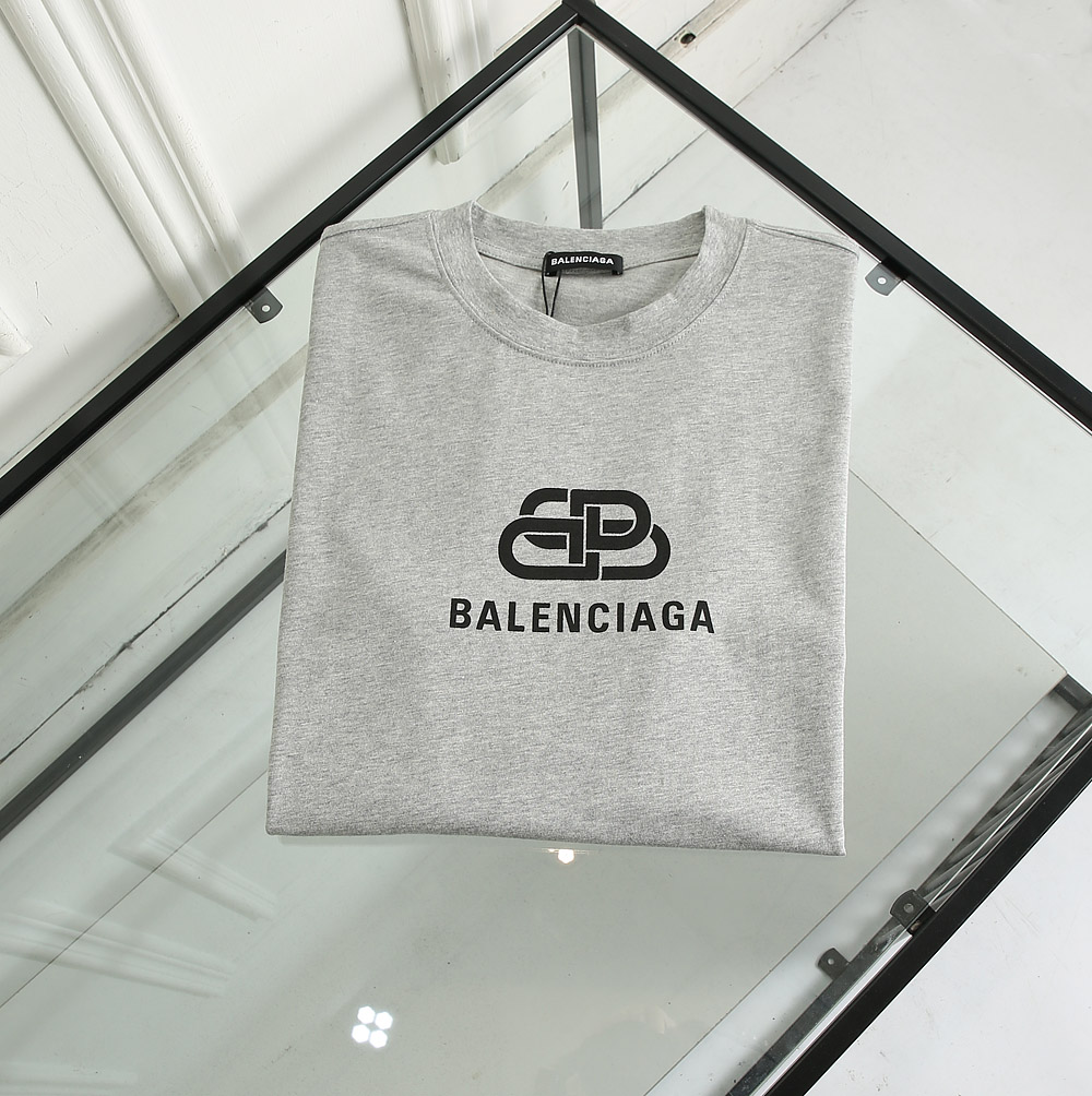 Balenciaga T-Shirt BB Chest in Cream