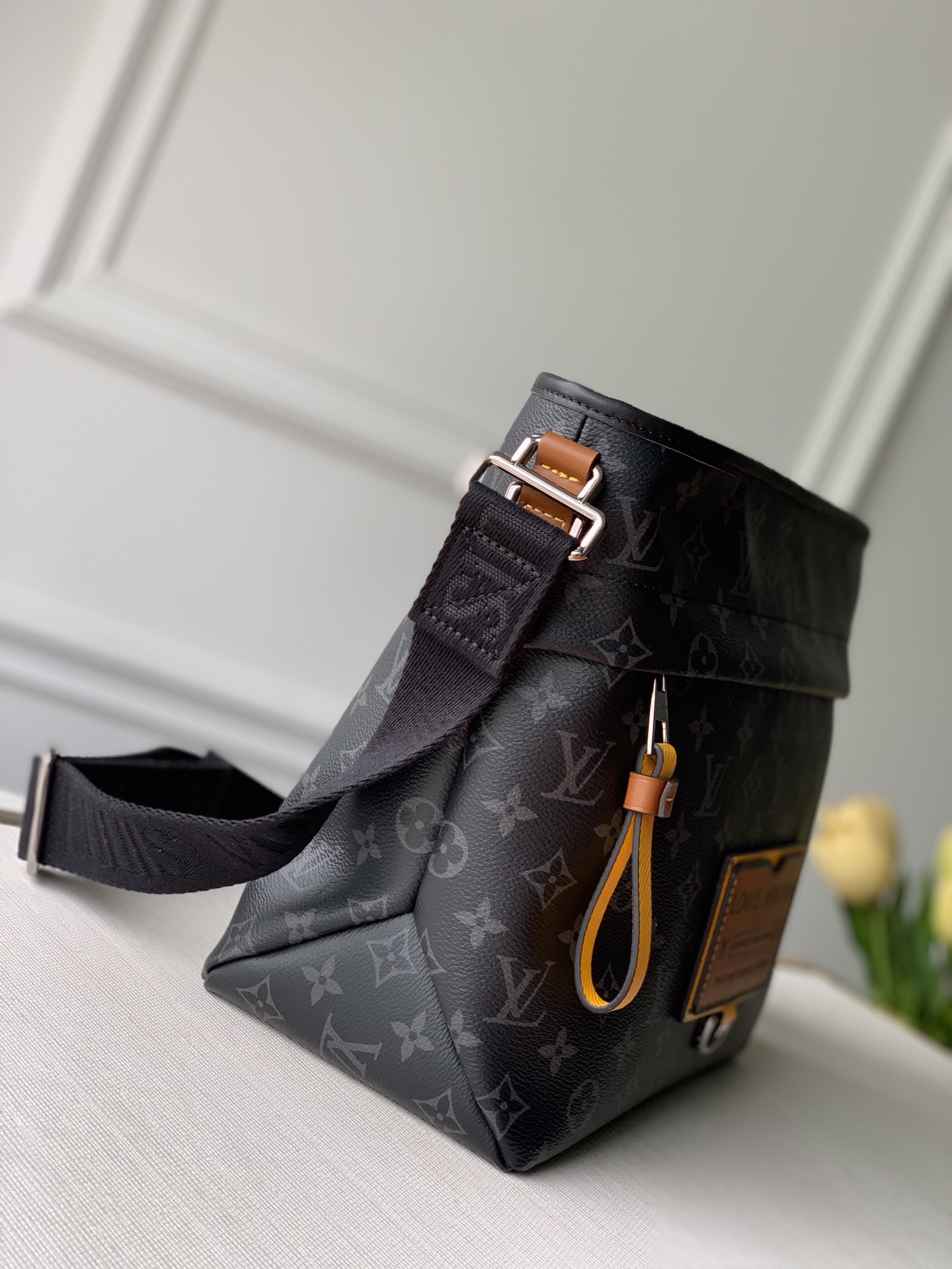 Louis Vuitton Magnetic Handbags 