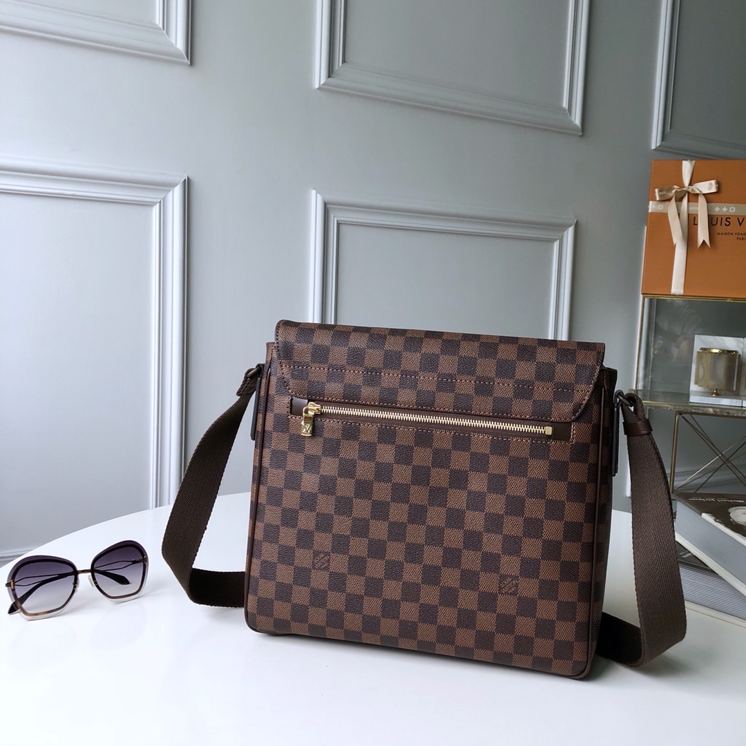 Louis Vuitton District Handbags 