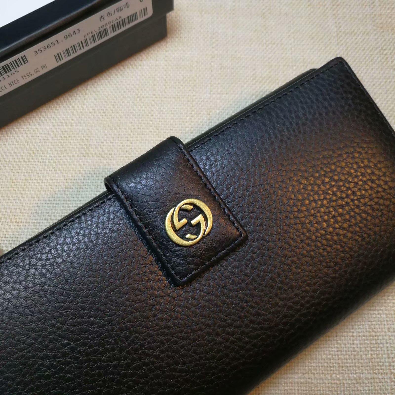 Gucci Perfect Quality black leather wallet with golden metallic lock GC06BM059