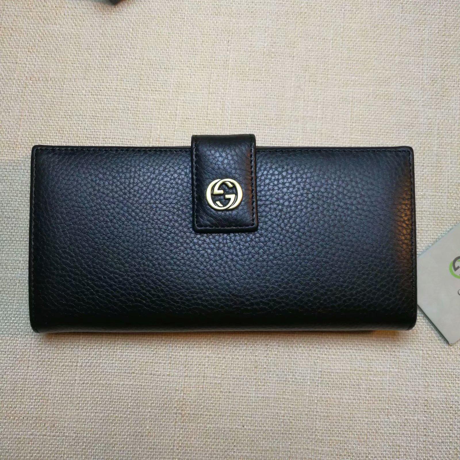 Gucci Perfect Quality black leather wallet with golden metallic lock GC06BM059