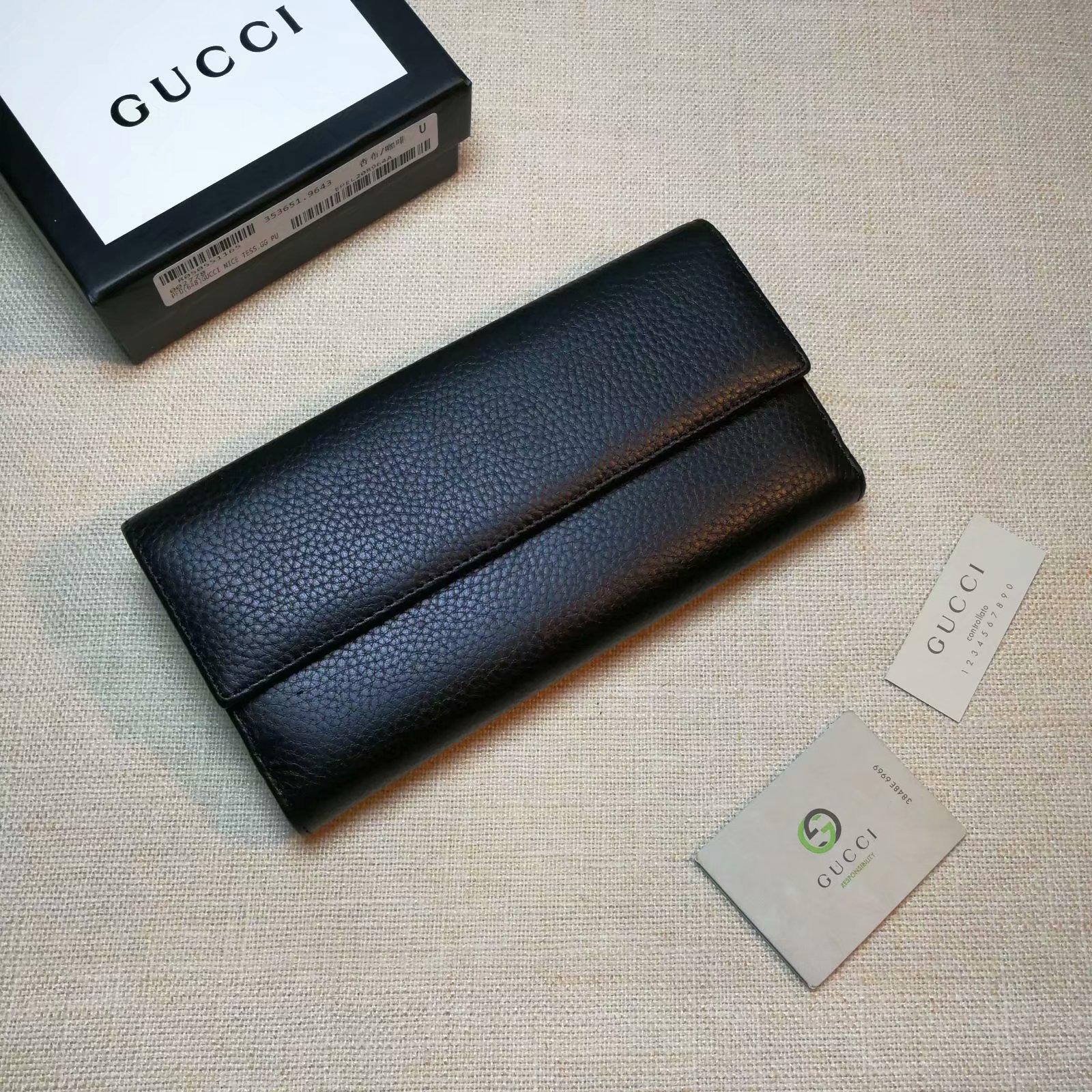 Gucci Perfect Quality black leather wallet with golden metallic lock GC06BM059