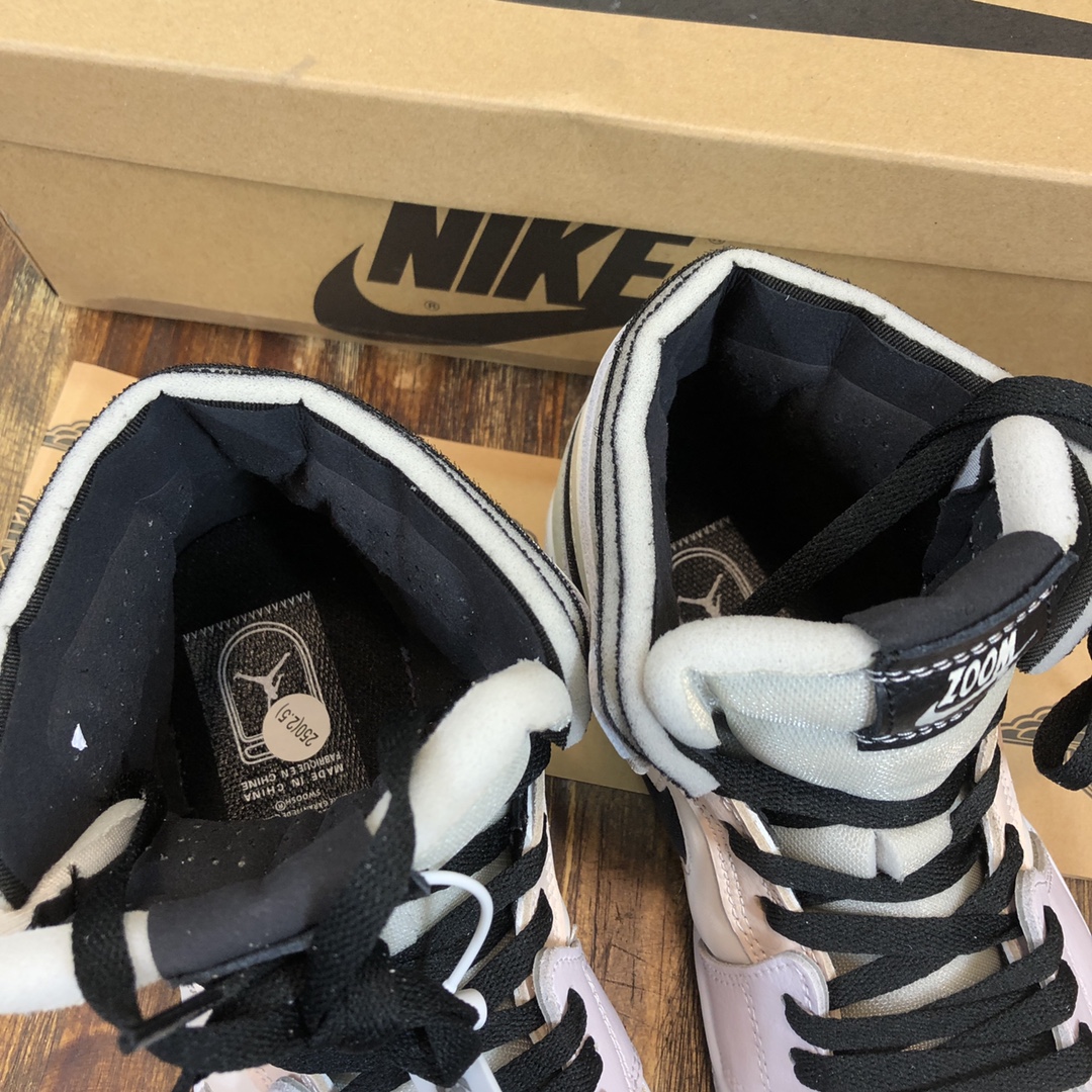 Nike Air Jordan 1 Zoom Air CMFT “Easter” Sneaker