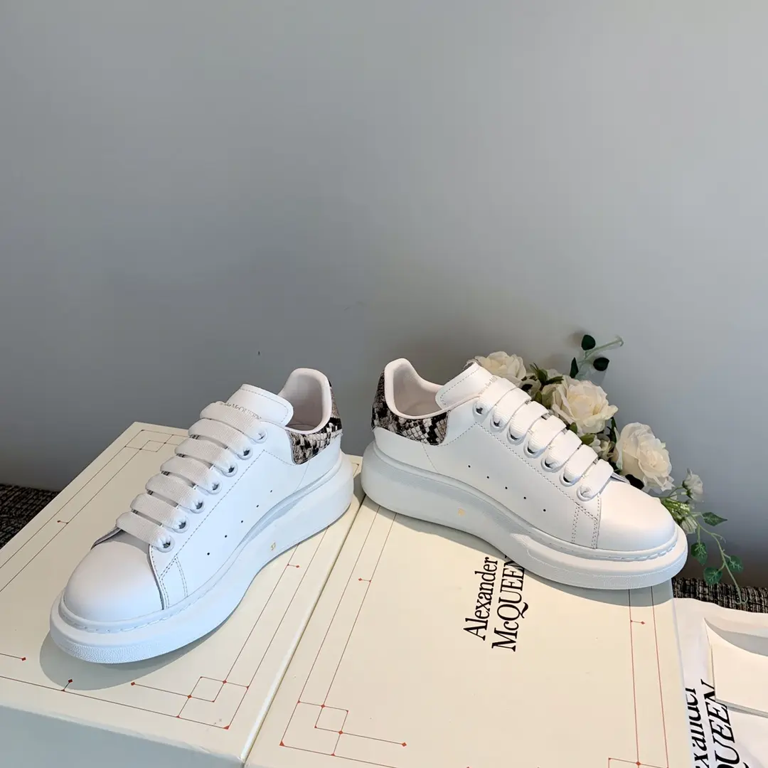 Alexander McQueen Little white shoes in White