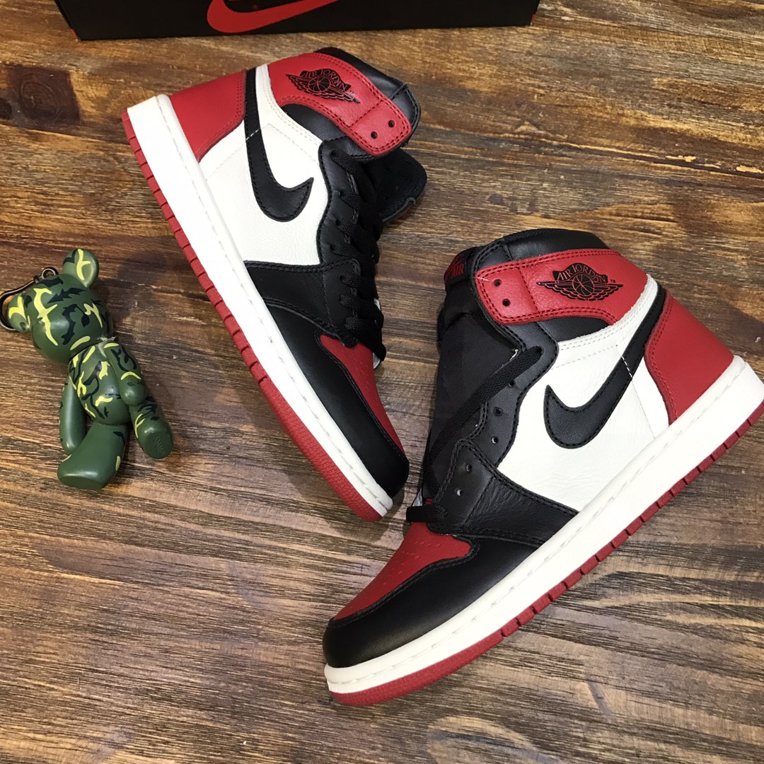 NIKE Air Jordan 1 sneaker