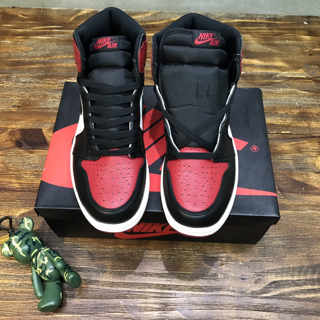 NIKE Air Jordan 1 sneaker