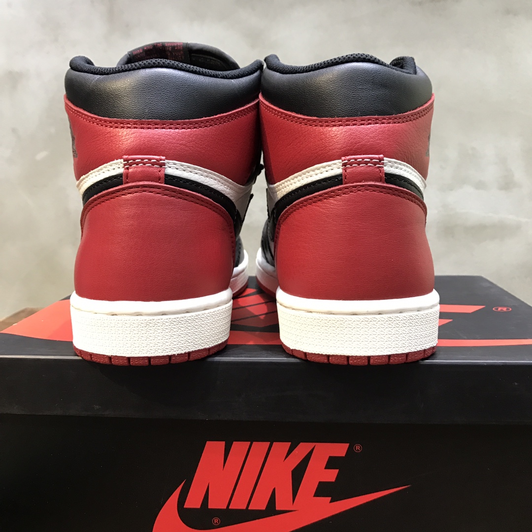 NIKE Air Jordan 1 sneaker