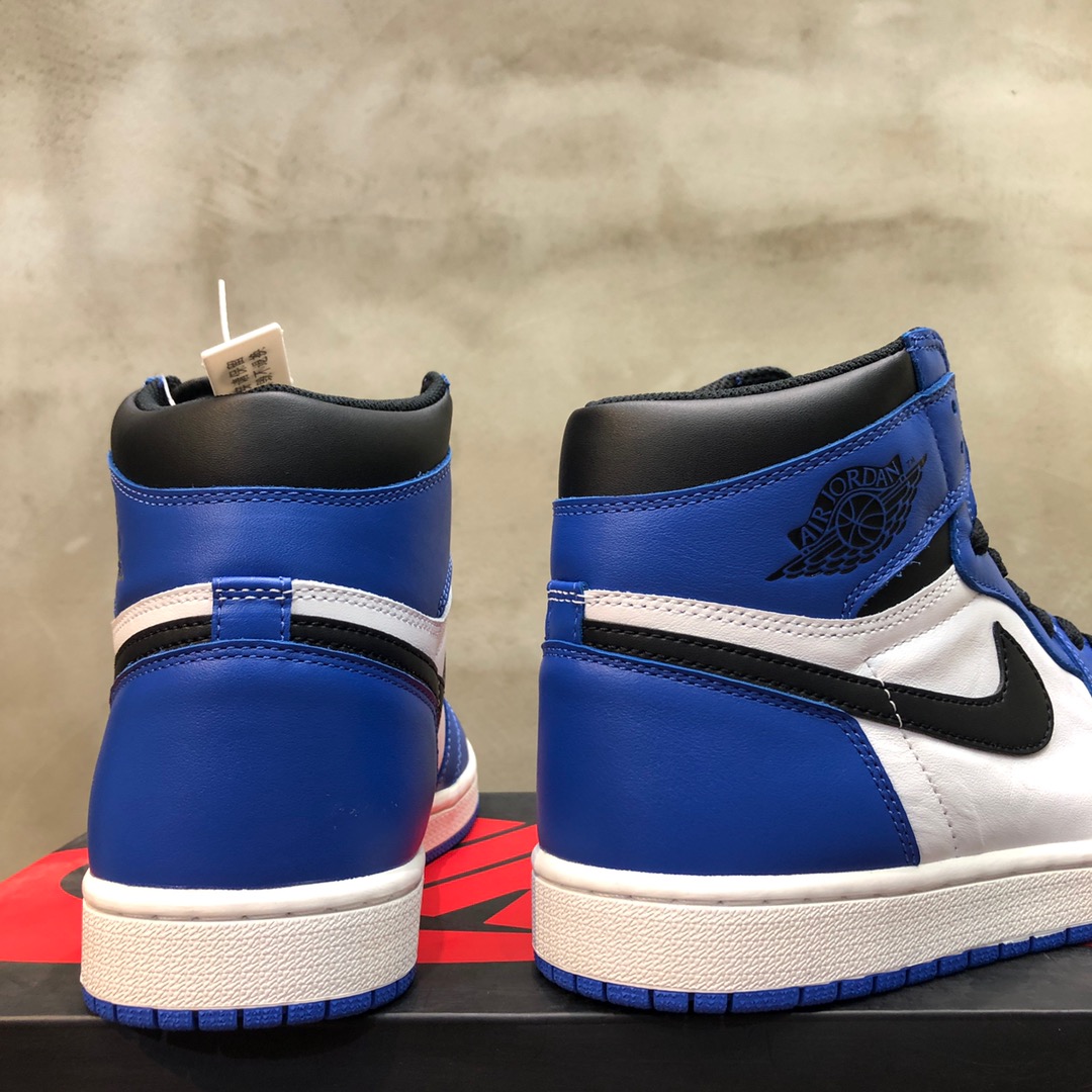 NIKE Air Jordan 1 sneaker