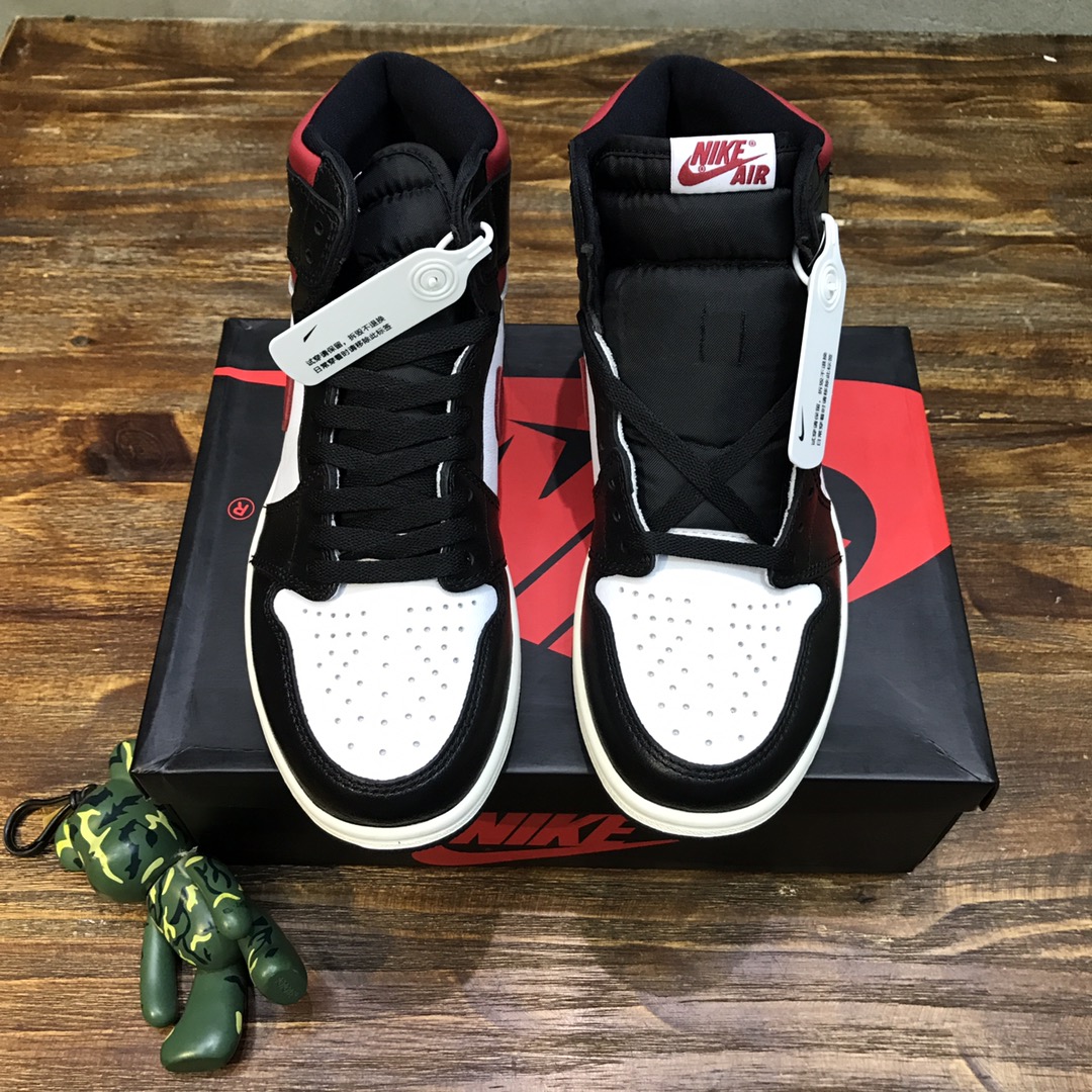NIKE Air Jordan 1 sneaker