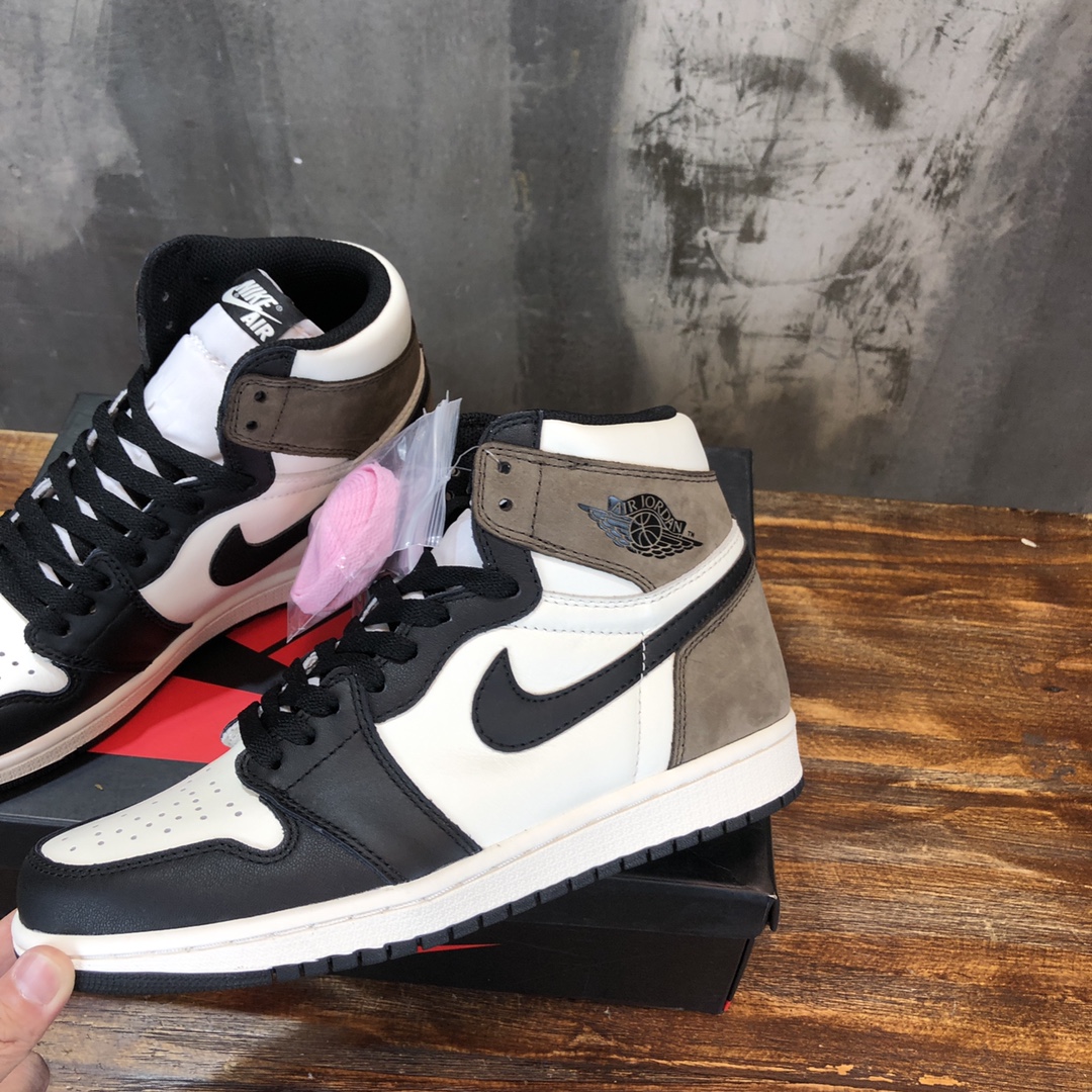 Nike Air Jordan 1 Retro Og “Dark Mocha” Sneaker