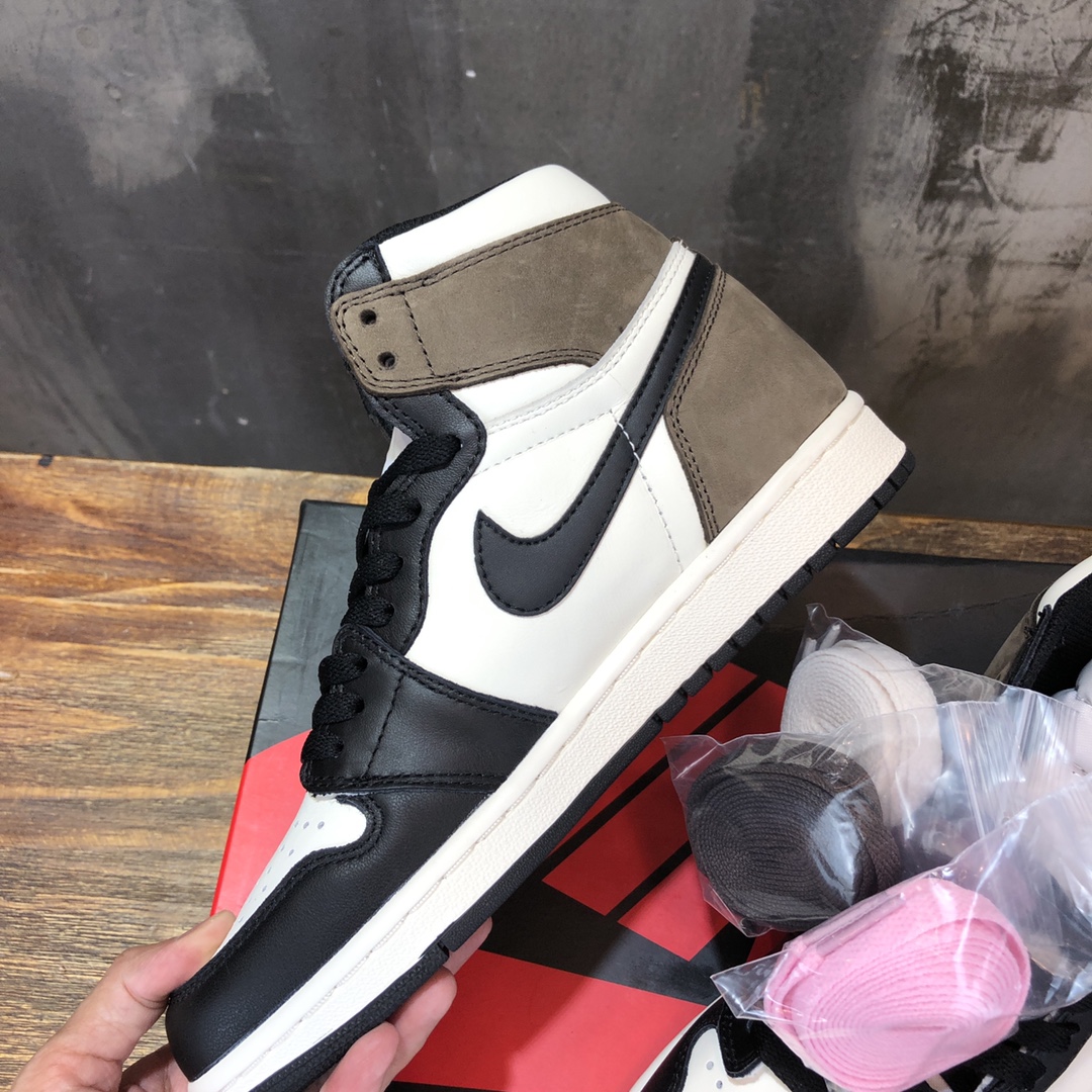 Nike Air Jordan 1 Retro Og “Dark Mocha” Sneaker