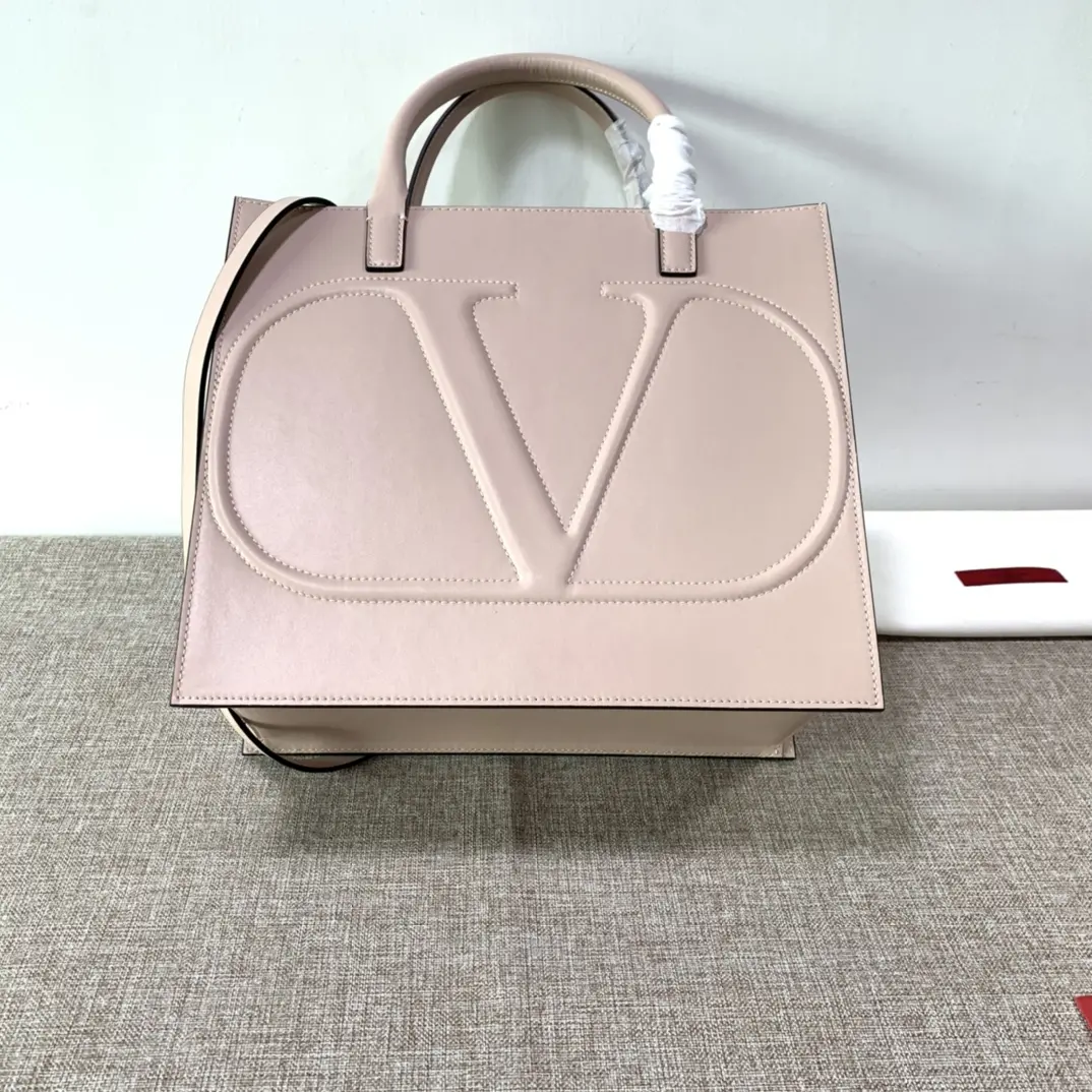 Valen Garavani VLOGO Walk Handbags